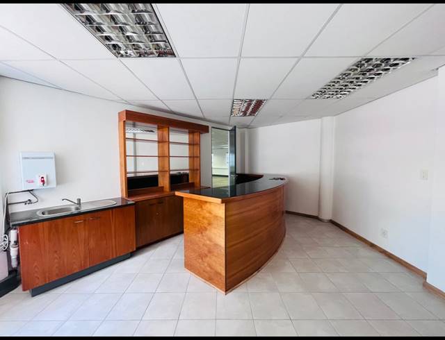 412M² OFFICE TO LET IN FOURWAYS